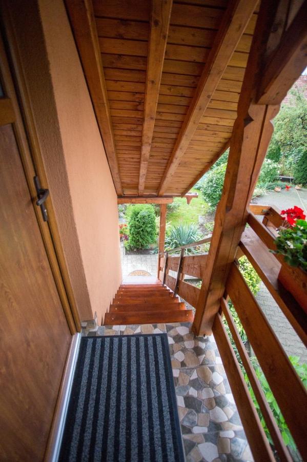 فندق Casa Tibi براد المظهر الخارجي الصورة